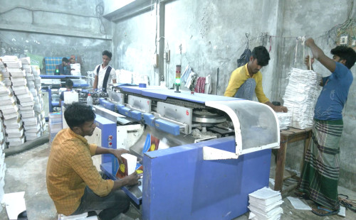 সময়মতো বই পাওয়া নিয়ে উদ্বেগ মাধ্যমিক শিক্ষার্থীদের 