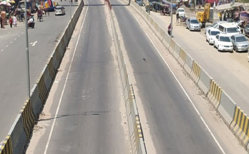 মাদারীপুরে কাভার্ড ভ্যান কেড়ে নিলো দুই বন্ধুর প্রাণ 