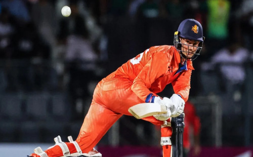 টি-টোয়েন্টিতে ডাচ অধিনায়কের ডাবল সেঞ্চুরি, এক ইনিংসে ২৩ ছক্কা ও ১৪ চার 