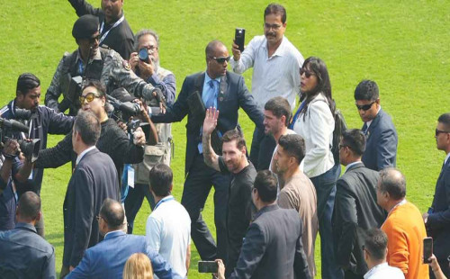 প্রকাশ্যে মেসির কাছে ক্ষমা চাইলেন মমতা ব্যানার্জি 