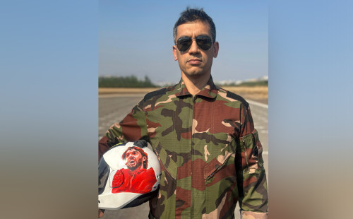 হাদির ছবি আঁকা হেলমেট পরে প্যারাট্রুপারে অংশ নেবেন আশিক 