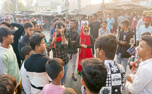 ঝালকাঠিতে হাদি হত্যার বিচারের দাবিতে ৪ ঘণ্টা মহাসড়ক অবরোধ 