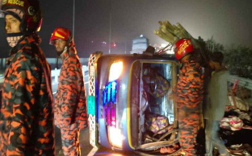 ঢাকা-মাওয়া এক্সপ্রেসওয়েতে ট্রাক উল্টে আহত ৯ 