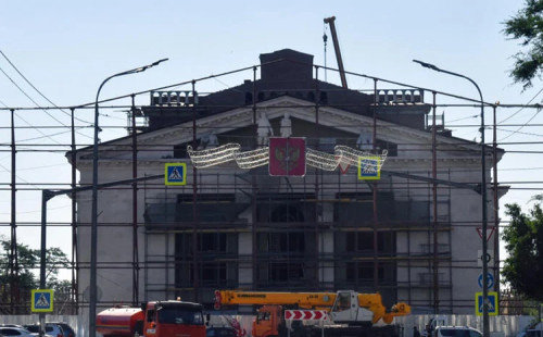 চালু হয়েছে মারিউপোলের বিধ্বস্ত থিয়েটার 