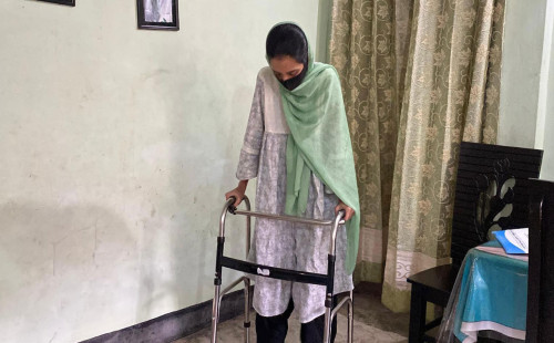 ভুল চিকিৎসার অভিযোগে অপারেশনের পর পঙ্গুত্বের ঝুঁকিতে কলেজছাত্রী তাকওয়া 