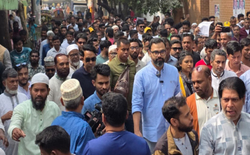 ভোটারদের মুরগি-চাল দিয়ে প্রভাবিত করছে জামায়াত: আমিনুল হক 