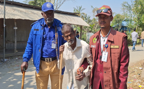 বরগুনার  ১০৫ বছর বয়সী সুখ রঞ্জন, ভোট দিয়ে খুশি 