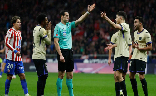 রেফারির সিদ্ধান্তে ক্ষুব্ধ বার্সেলোনা, নিল কড়া অবস্থান 