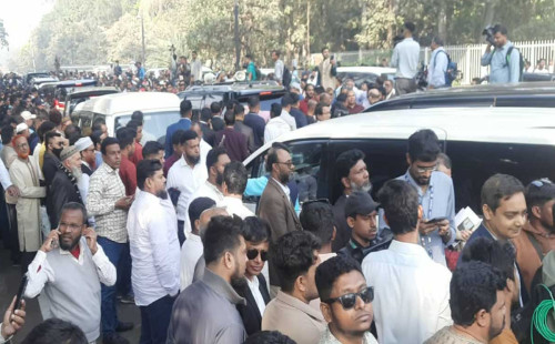 শপথ নিতে সংসদ ভবনে আসছেন নবনিযুক্ত এমপিরা 