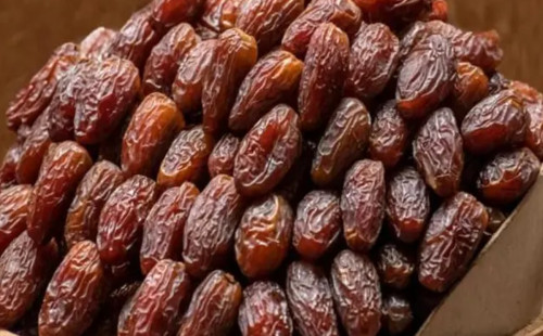 সাতকেনিয়ায় এক হাজার টন খেজুর মজুত, বড় অংকের জরিমানা 