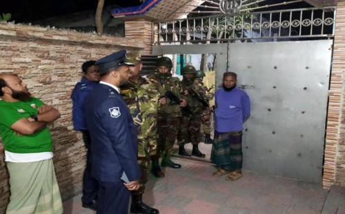 চাঁদা না দেওয়ায় জুটমিল মালিকের বাড়িতে ককটেল বিস্ফোরণ 