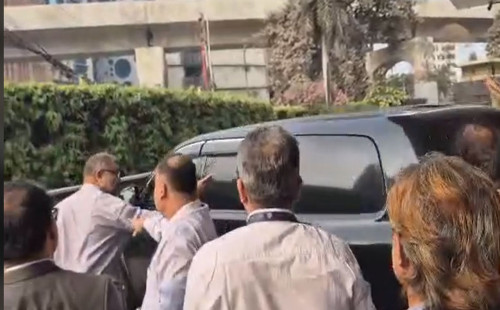 গভর্নরের উপদেষ্টাকে লাঞ্ছিত, বের করে দিলো কর্মকর্তারা 