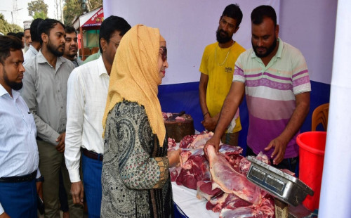 রাজবাড়ীতে ন্যায্যমূল্যে মিলছে দুধ, ডিম ও মাংস 