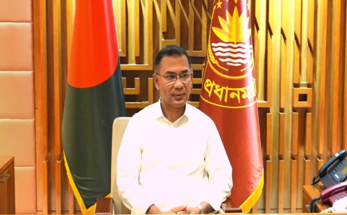 ছুটির দিনেও অফিস করছেন প্রধানমন্ত্রী 