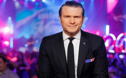 সংবাদ সম্মেলনে পেন্টাগন প্রধান 