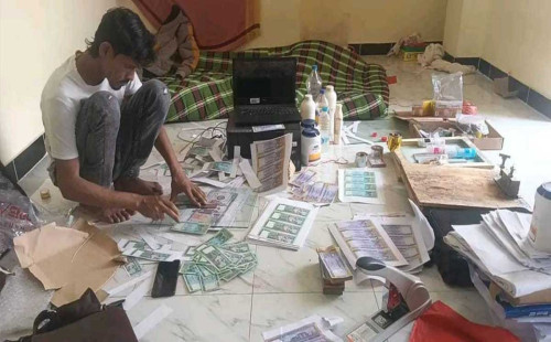 কক্সবাজারে ৫ লাখ টাকার জাল নোট ও সরঞ্জামসহ যুবক গ্রেপ্তার 