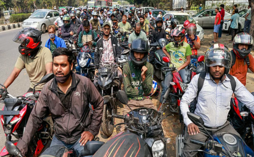 আজ রাত থেকে জ্বালানি তেলে রেশনিং সীমা থাকছে না: সেতুমন্ত্রী 