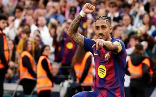 রাফিনিয়ার হ্যাটট্রিকে বার্সেলোনার জয় 