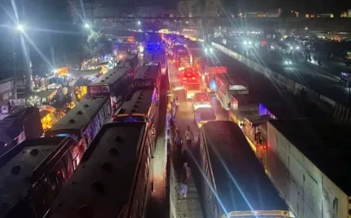চন্দ্রা টার্মিনালে তীব্র চাপ, সড়কে ১০ কিলোমিটার যানজট 