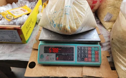 সরকারি চাল বরাদ্দ ১০ কেজি কিন্তু দেওয়া হচ্ছে ৫ কেজি 