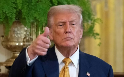 ইরানে শাসনব্যবস্থার পরিবর্তন ঘটেছে 